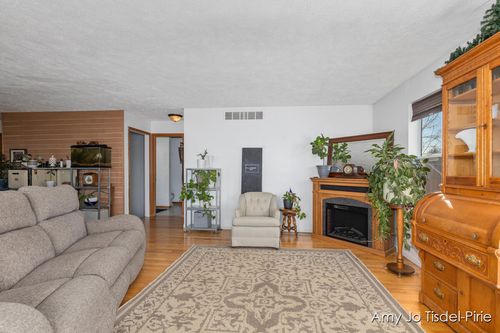 8899 S Brown Rd, Fenwick, MI, 48834-9529 | Card Image