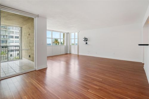 apt-505c-1420 Brickell Bay Dr, Miami, FL, 33131-3627 | Card Image