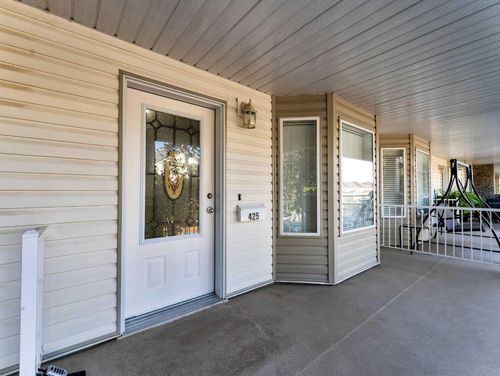 425 Washington Way Se, Medicine Hat, AB, T1A8T9 | Card Image