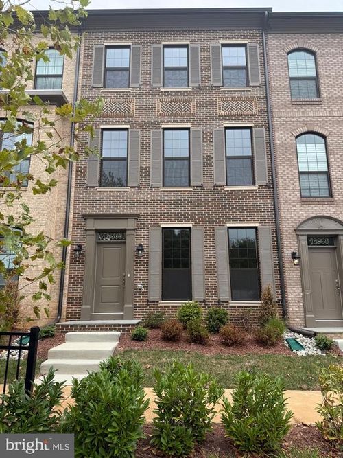 12586 Ovation Dr, FAIRFAX, VA, 22033-3831 | Card Image