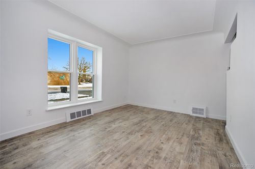 1604 15th St, Wyandotte, MI, 48192-3352 | Card Image