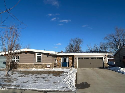 1026 6th Ave Ne, Valley City, ND, 58072-2345 | Card Image