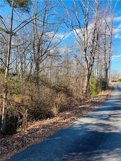 107 Lesley Dr, Pickens, SC, 29671-8819 | Card Image