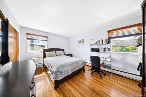 42 Edna Dr, Syosset, NY, 11791-3716 | Card Image