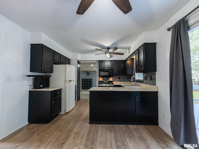 106 N 5 Th St, House other with 3 bedrooms, 2 bathrooms and null parking in Dunlap IL | Image 11