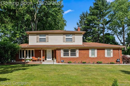 833 Cobblestone Dr, Rochester Hills, MI, 48309-1626 | Card Image