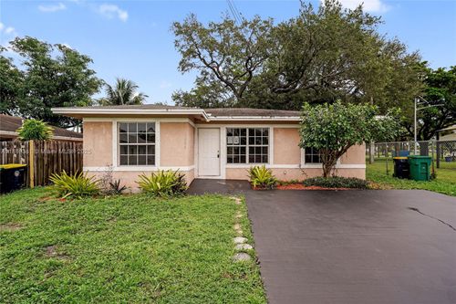 1009 12th Ave, Dania Beach, FL, 33004-3815 | Card Image