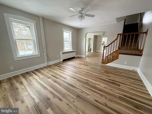 27 N Main St, WILLIAMSTOWN, NJ, 08094-1405 | Card Image