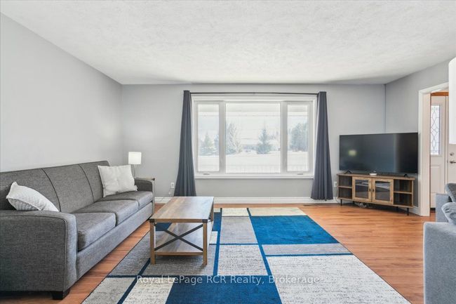 822743 1 Sideroad, House other with 4 bedrooms, 2 bathrooms and 8 parking in Chatsworth ON | Image 9