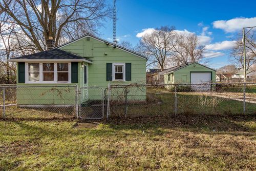 827 Sawyer Rd, Rockford, IL, 61109-2033 | Card Image