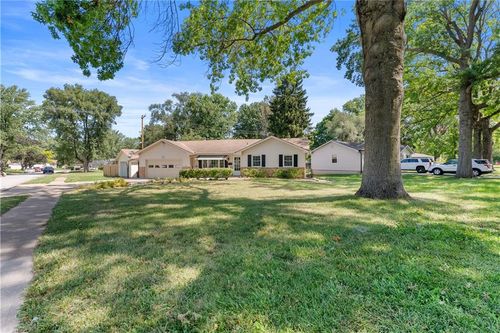 509 W Walnut St, Blue Springs, MO, 64014-3068 | Card Image
