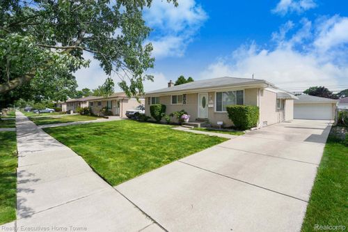 15616 Alsip St, Roseville, MI, 48066-2773 | Card Image