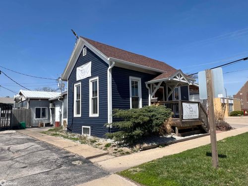 102 N 2nd St, Fairfield, IA, 52556-2813 | Card Image