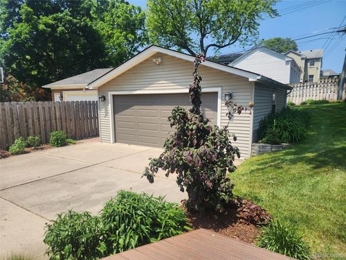 326 Drace St, Rochester, MI, 48307-1411 | Card Image