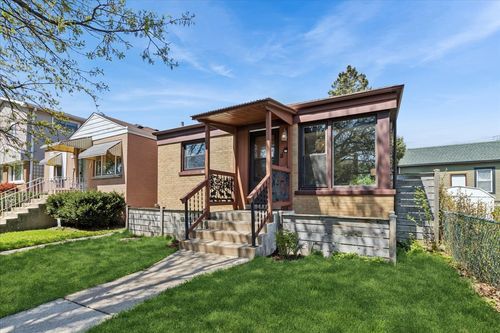 7106 W Summerdale Ave, Chicago, IL, 60656-1945 | Card Image