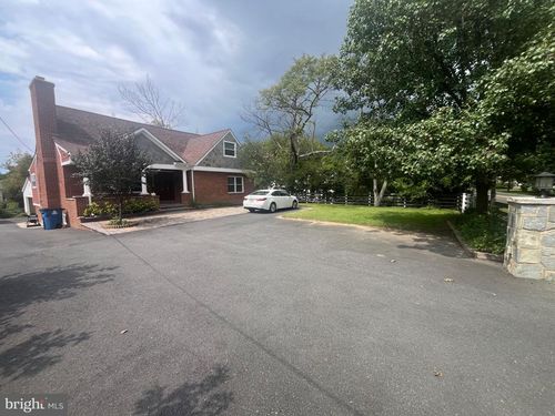 2836 Cedar Ln, Vienna, VA, 22180-7013 | Card Image