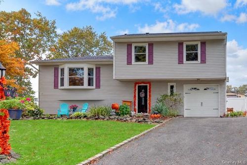 12 Croydon Ave, Ronkonkoma, NY, 11779-1927 | Card Image