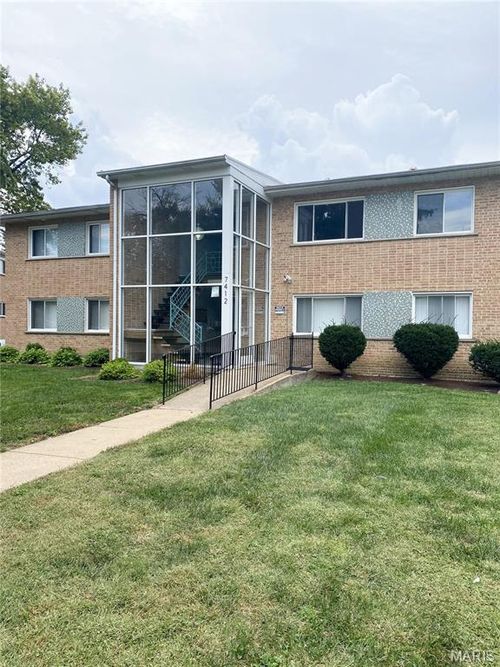 7412-7418 Olian Dr, Hazelwood, MO, 63042-1489 | Card Image