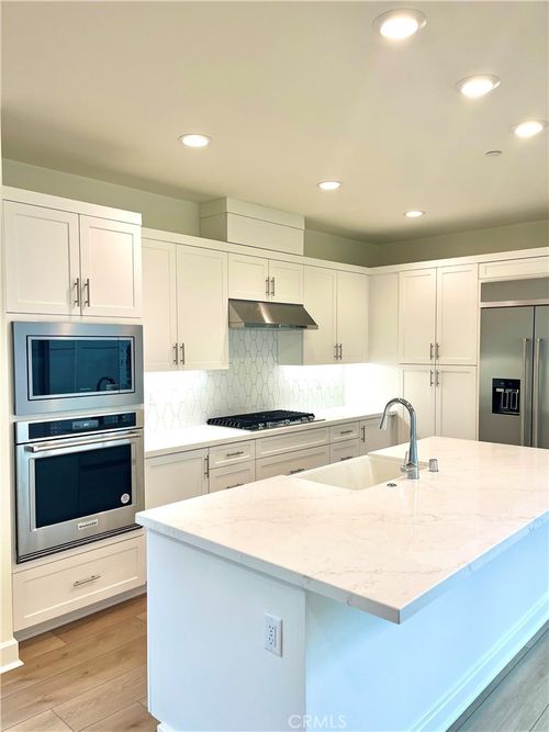 10895 Carlos St, Ventura, CA, 93004-1299 | Card Image