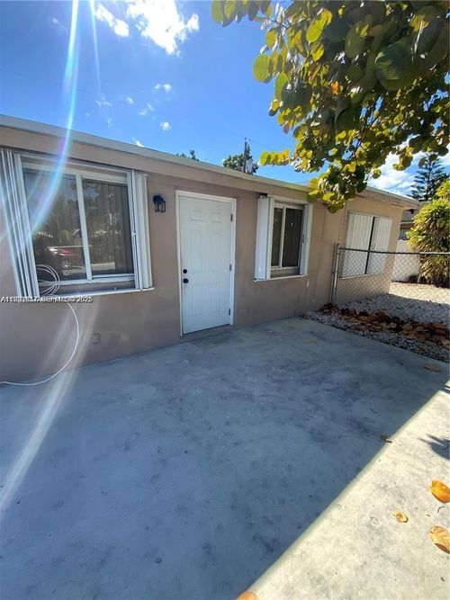 2-1064 Nw 103rd St, Miami, FL, 33150-1036 | Card Image