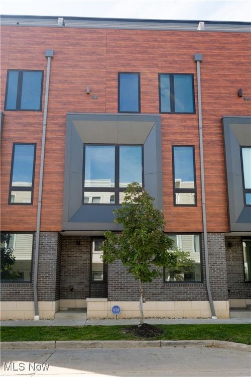 1446 E 15th St, Cleveland, OH, 44114-4132 | Card Image