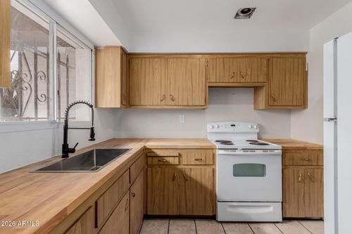 7127 W Mariposa St, Phoenix, AZ, 85033-1437 | Card Image