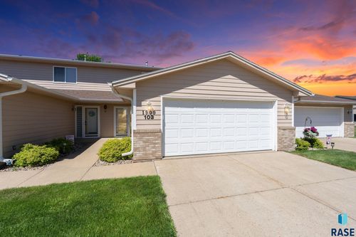 1909 S Sertoma Ave Avenue, Sioux Falls, SD, 57106 | Card Image