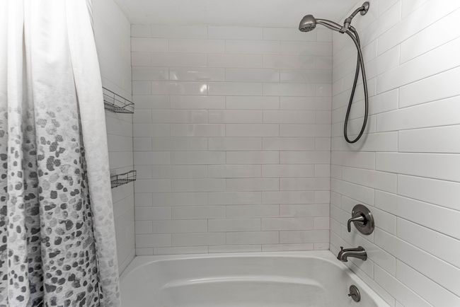 105 Roxborough Pl, Home with 4 bedrooms, 3 bathrooms and 2 parking in Inverness IL | Image 17