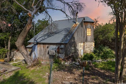 221 Apacheria Pass W, Comfort, TX, 78013-3300 | Card Image
