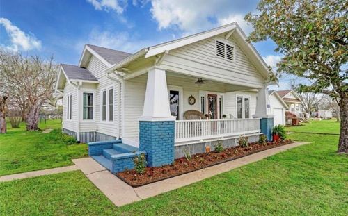333 E Thigpen, Carmine, TX, 78932-5260 | Card Image