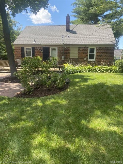 1921 Beverly St, Sylvan Lake, MI, 48320-1507 | Card Image