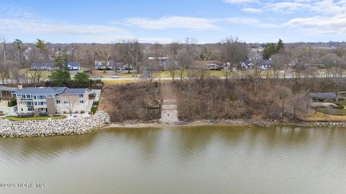 28819 E River Rd, Perrysburg, OH, 43551-2731 | Card Image