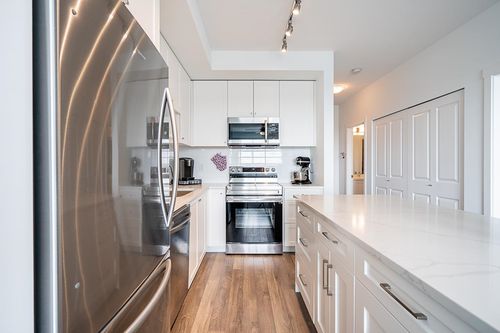 414-13623 81a Ave, Surrey, BC, V3W3N7 | Card Image