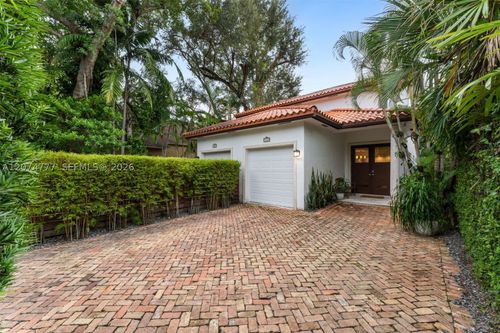 3068 Shipping Ave, Coconut Grove, FL, 33133-4522 | Card Image