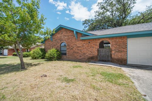 134 N 11th St, Jacksboro, TX, 76458-1504 | Card Image