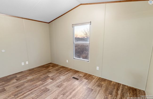 873 W Ave J, House other with 3 bedrooms, 2 bathrooms and null parking in Christine TX | Image 11