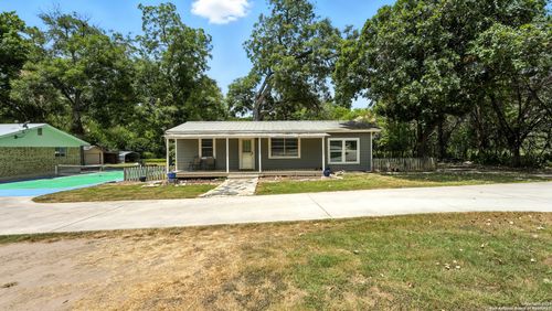 695 Albert St, New Braunfels, TX, 78130-3401 | Card Image