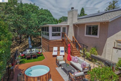 135 Saint Germain Ln, Pleasant Hill, CA, 94523-1135 | Card Image