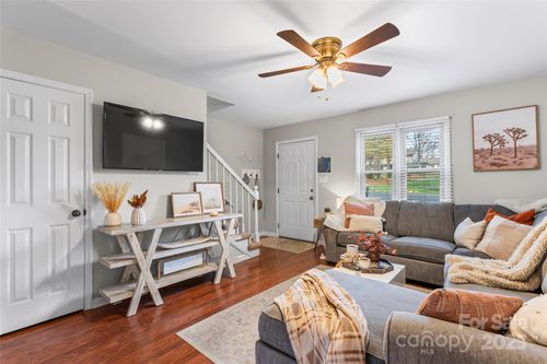 apt-196-1330 5th St Ne, Hickory, NC, 28601-2077 | Card Image