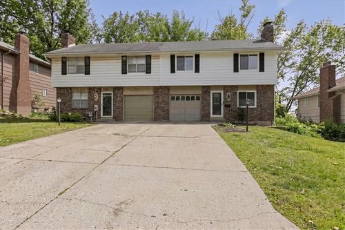 3701 Ne 67th St, Gladstone, MO, 64119-1311 | Card Image