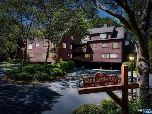 158 Sandcastle Ky, Secaucus, NJ, 07094-2206 | Card Image