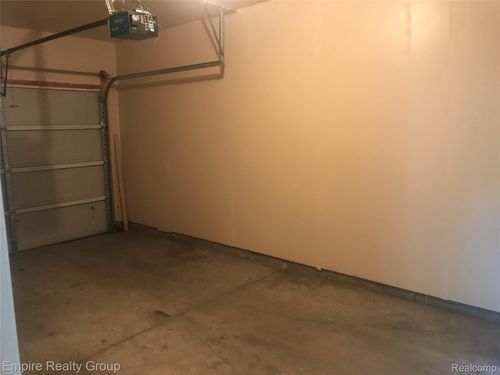 23916 Northstone Village Dr, Taylor, MI, 48180-7817 | Card Image