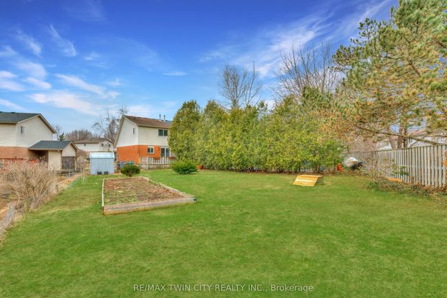 44 Cole Rd, House attached with 3 bedrooms, 2 bathrooms and 3 parking in Guelph ON | Image 37
