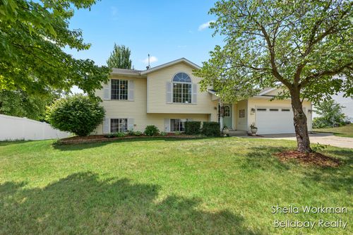322 Riverwood Dr, Middleville, MI, 49333-9092 | Card Image