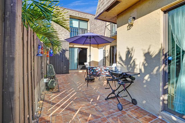 804 Waterview Dr, Condo with 3 bedrooms, 3 bathrooms and null parking in Palm Springs FL | Image 39