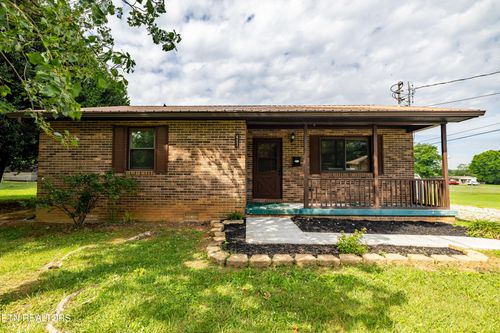 617 Dotson Memorial Rd, Maryville, TN, 37801-9575 | Card Image