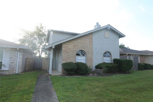 6573 S Briar Bayou Dr, Houston, TX, 77072-1770 | Card Image