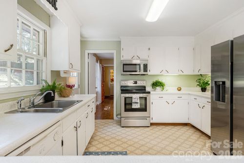 224 Lyndale Rd, Hendersonville, NC, 28739-6230 | Card Image