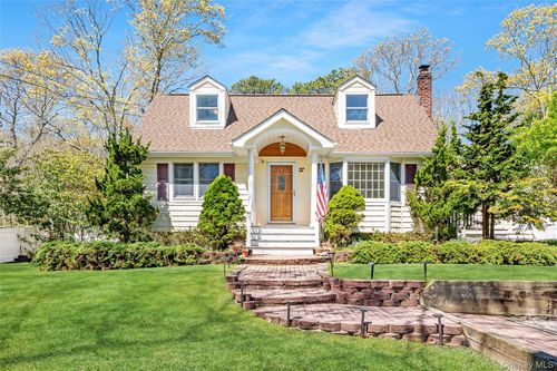 27 Summit Blvd, Westhampton, NY, 11977-1127 | Card Image