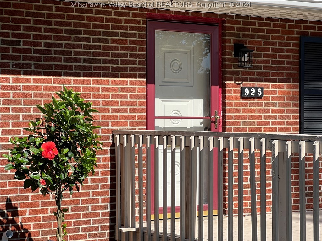 Walnut St, Saint Albans, WV 25177